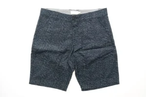 casual-men-short-pants_1203-8171